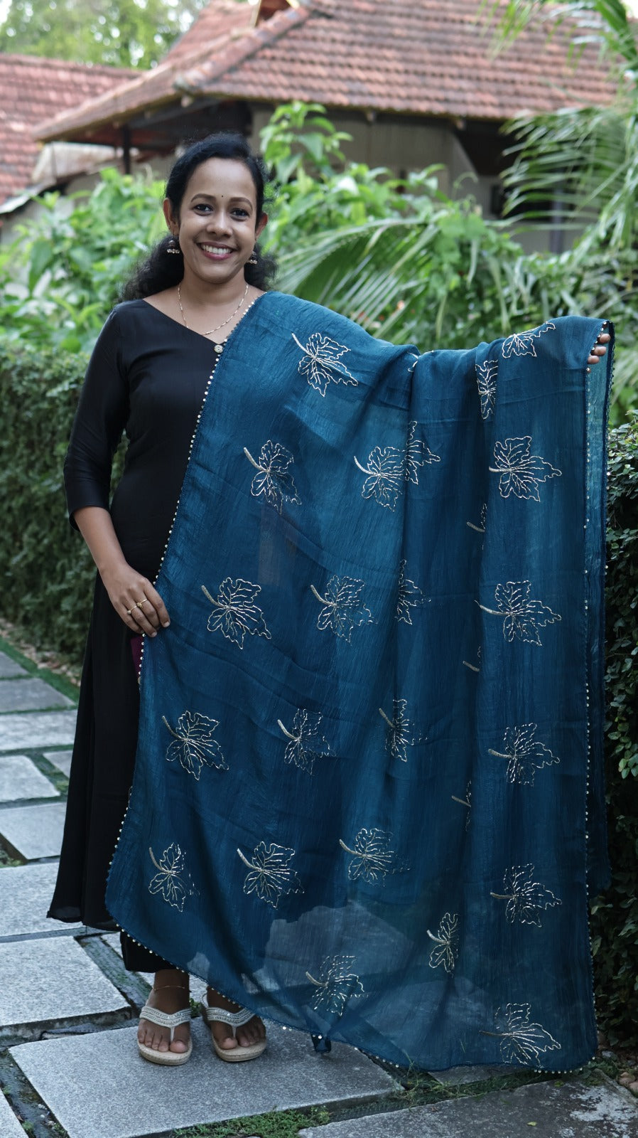 SCALLOP AND HEAVY BEAD DUPATTA - DW450