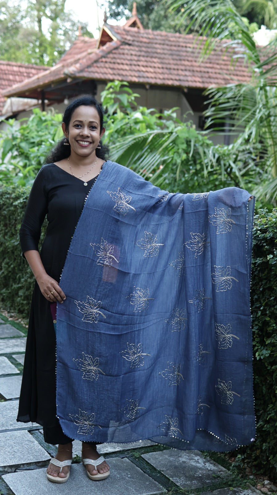 SCALLOP AND HEAVY BEAD DUPATTA - DW450