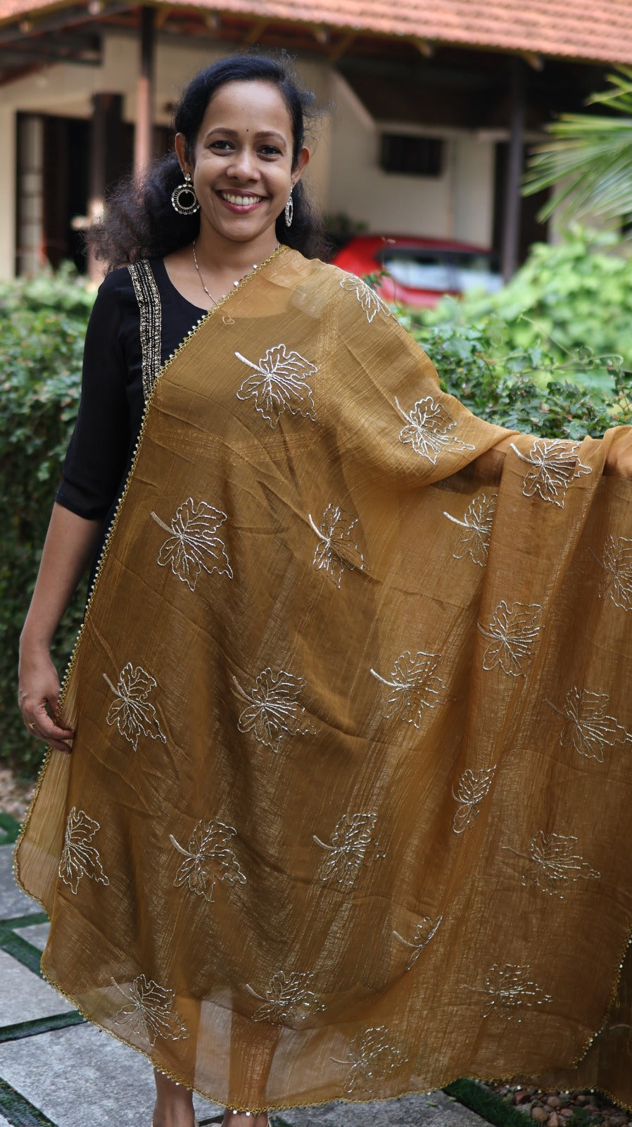 SCALLOP AND HEAVY BEAD DUPATTA - DW450