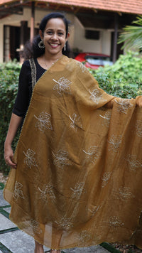 SCALLOP AND HEAVY BEAD DUPATTA - DW450