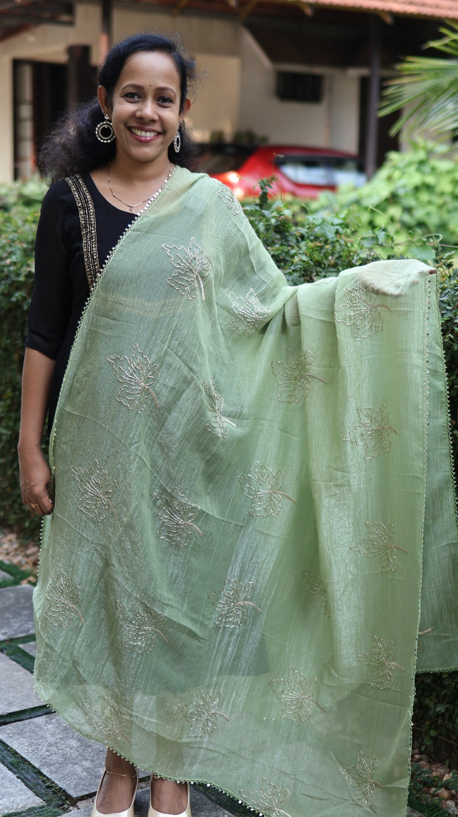 SCALLOP AND HEAVY BEAD DUPATTA - DW450