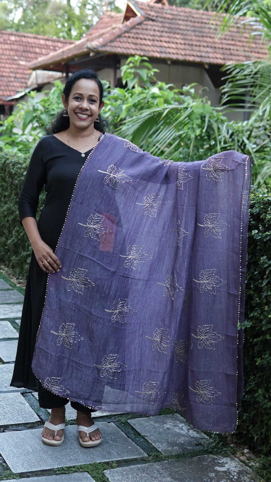 SCALLOP AND HEAVY BEAD DUPATTA - DW450